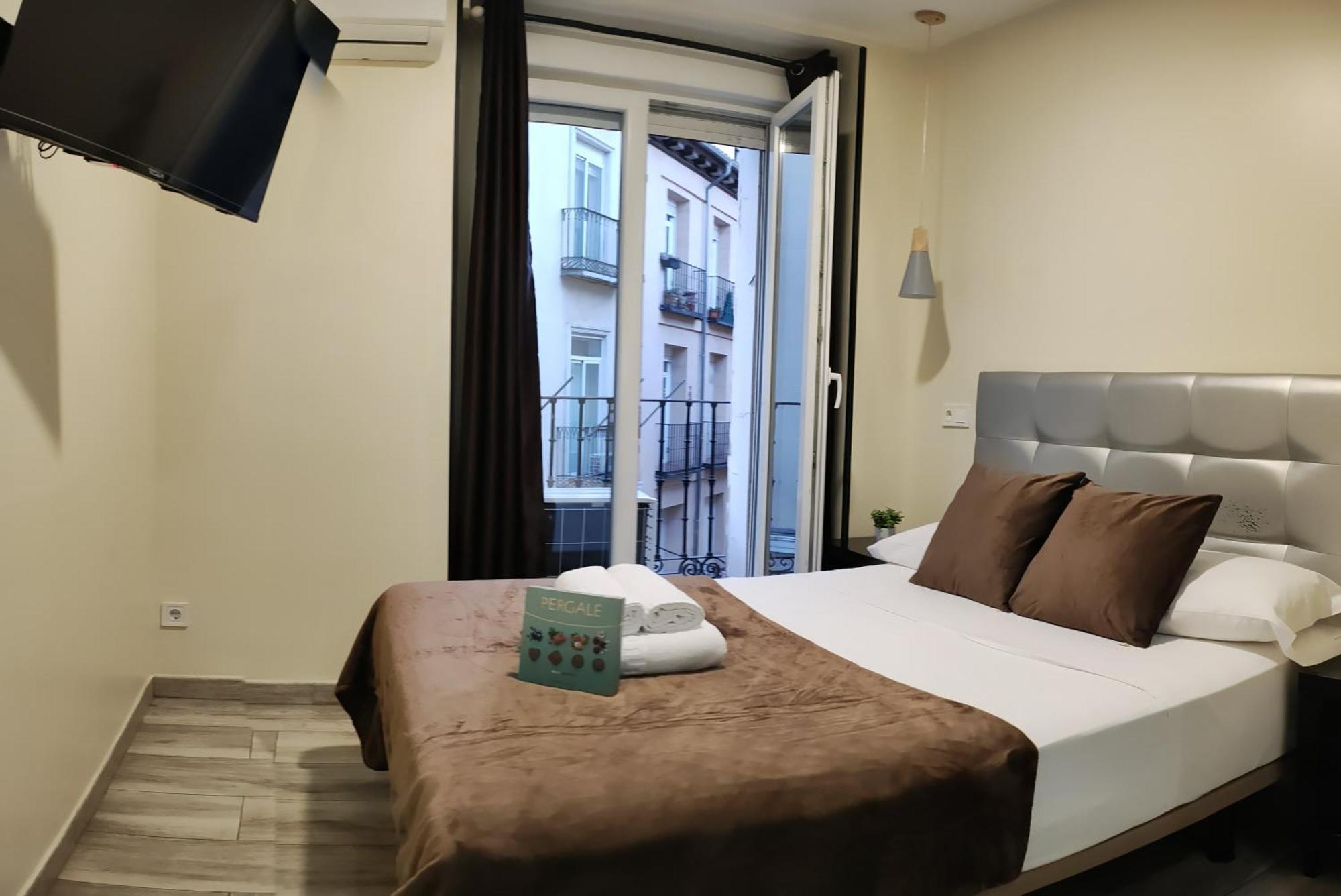 Ch Cruz Madrid Hotel Exterior photo